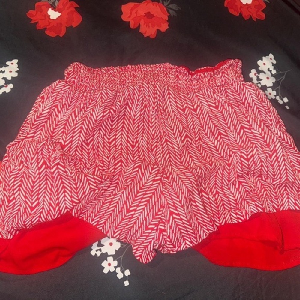 Womens Red White Chevron Print Elastic Waist Ruffle Hem Casual Shorts